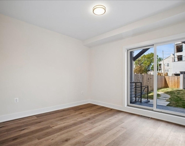 329 16th Street Se - Photo Thumbnail 6