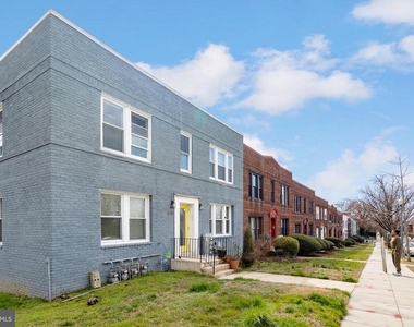 1659 Holbrook Street Ne - Photo Thumbnail 1
