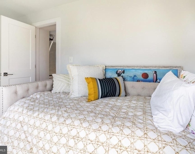 1659 Holbrook Street Ne - Photo Thumbnail 18