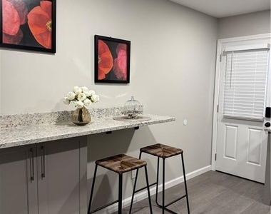 2637 Lester Street - Photo Thumbnail 6