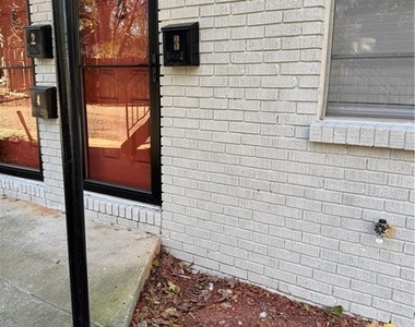 2637 Lester Street - Photo Thumbnail 17
