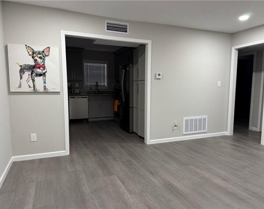 2637 Lester Street - Photo Thumbnail 12