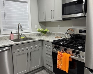 2637 Lester Street - Photo Thumbnail 1