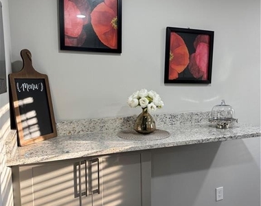 2637 Lester Street - Photo Thumbnail 4