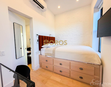 322 East 11th Street - Photo Thumbnail 5