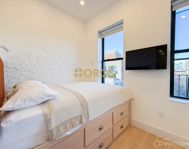322 East 11th Street - Photo Thumbnail 6