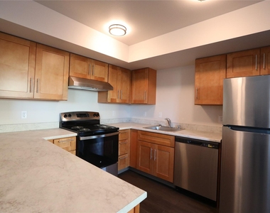 900 N Oak Harbor St - Photo Thumbnail 9