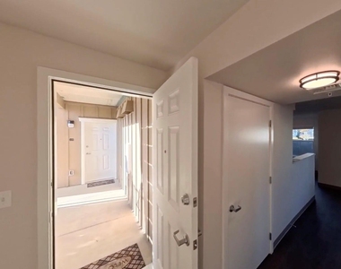 900 N Oak Harbor St - Photo Thumbnail 5