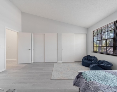 820 Meadowland Drive - Photo Thumbnail 5