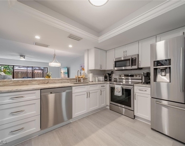 820 Meadowland Drive - Photo Thumbnail 16