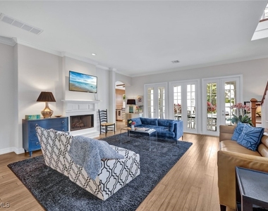 255 2nd Avenue N - Photo Thumbnail 3