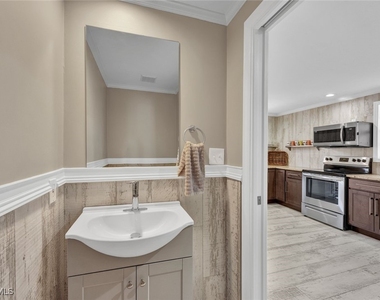 255 2nd Avenue N - Photo Thumbnail 22