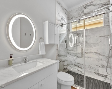 255 2nd Avenue N - Photo Thumbnail 13
