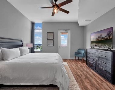 525 E Jackson Street - Photo Thumbnail 19