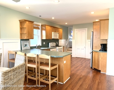 209 4th Avenue - Photo Thumbnail 7