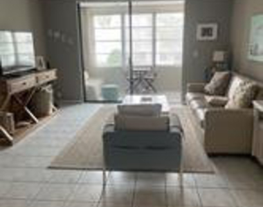 2821 Somerset Drive - Photo Thumbnail 3