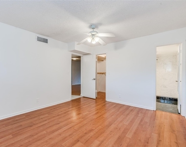 8940 S Hollybrook Boulevard - Photo Thumbnail 11