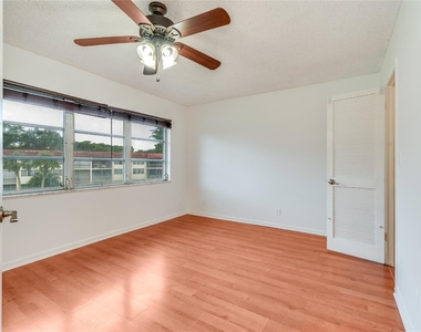 8940 S Hollybrook Boulevard - Photo Thumbnail 16