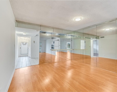 8940 S Hollybrook Boulevard - Photo Thumbnail 9