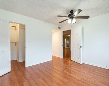 8940 S Hollybrook Boulevard - Photo Thumbnail 15