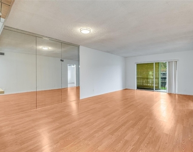 8940 S Hollybrook Boulevard - Photo Thumbnail 2
