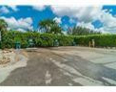 8940 S Hollybrook Boulevard - Photo Thumbnail 60