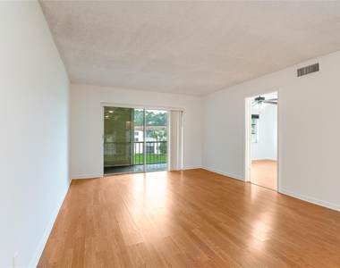 8940 S Hollybrook Boulevard - Photo Thumbnail 8