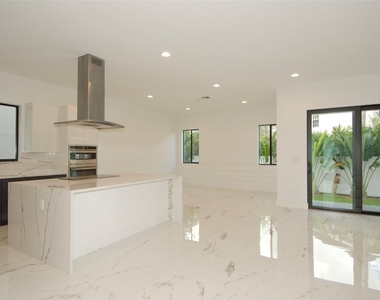 1435 Sw 23rd Street - Photo Thumbnail 2