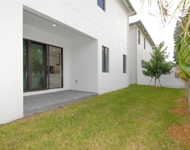 1435 Sw 23rd Street - Photo Thumbnail 9