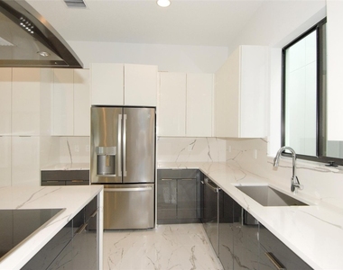 1435 Sw 23rd Street - Photo Thumbnail 3
