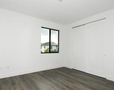 1435 Sw 23rd Street - Photo Thumbnail 16
