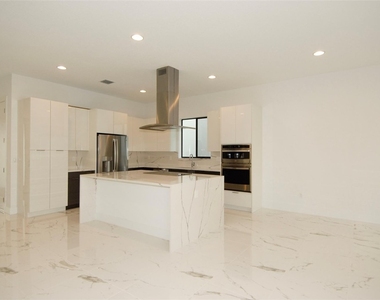 1435 Sw 23rd Street - Photo Thumbnail 7