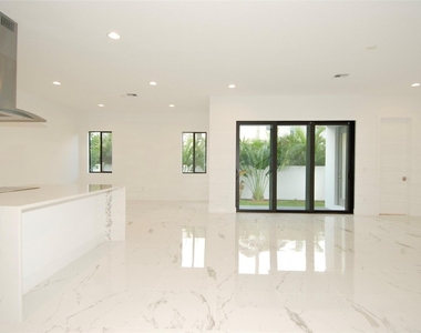 1435 Sw 23rd Street - Photo Thumbnail 6