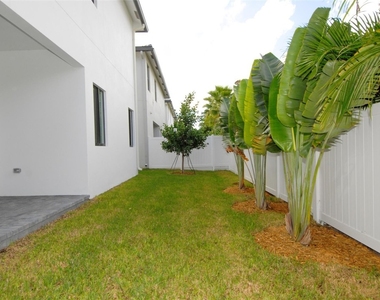 1435 Sw 23rd Street - Photo Thumbnail 10