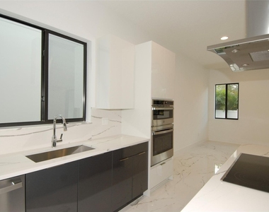 1435 Sw 23rd Street - Photo Thumbnail 4