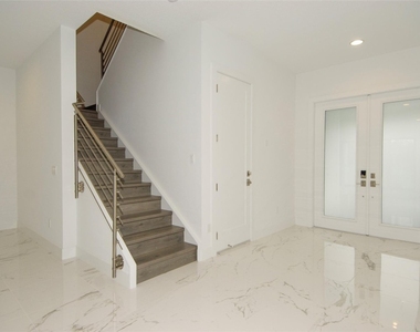 1435 Sw 23rd Street - Photo Thumbnail 12