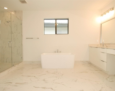 1435 Sw 23rd Street - Photo Thumbnail 25