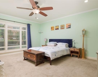 6126 Averill Way - Photo Thumbnail 14