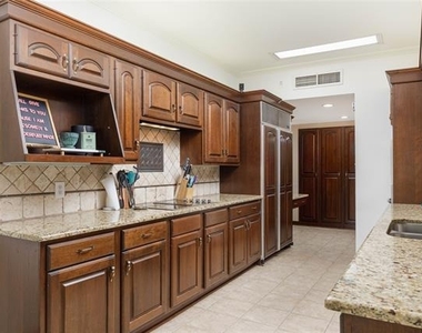 6126 Averill Way - Photo Thumbnail 12