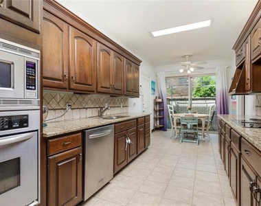 6126 Averill Way - Photo Thumbnail 11