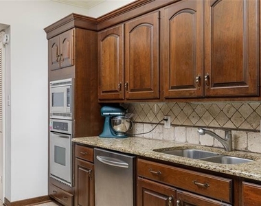 6126 Averill Way - Photo Thumbnail 13