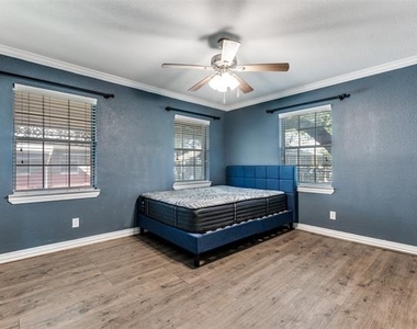 4703 Bradford Drive - Photo Thumbnail 10