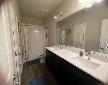 1100 Whispering Hill Drive - Photo Thumbnail 14