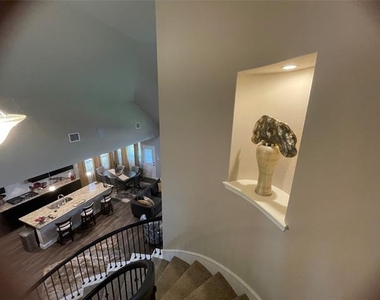 1100 Whispering Hill Drive - Photo Thumbnail 16
