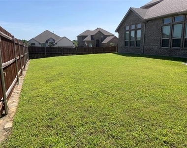 1100 Whispering Hill Drive - Photo Thumbnail 24