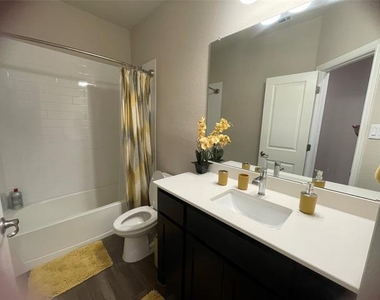 1100 Whispering Hill Drive - Photo Thumbnail 17