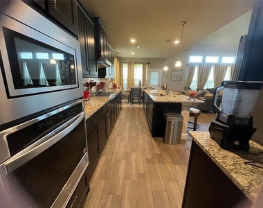 1100 Whispering Hill Drive - Photo Thumbnail 5