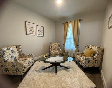1100 Whispering Hill Drive - Photo Thumbnail 9