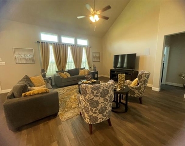 1100 Whispering Hill Drive - Photo Thumbnail 19