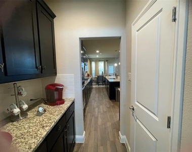 1100 Whispering Hill Drive - Photo Thumbnail 3